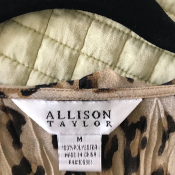 Alison Taylor leopard print wrap rusched short sleeve blouse - Picture 2 of 2